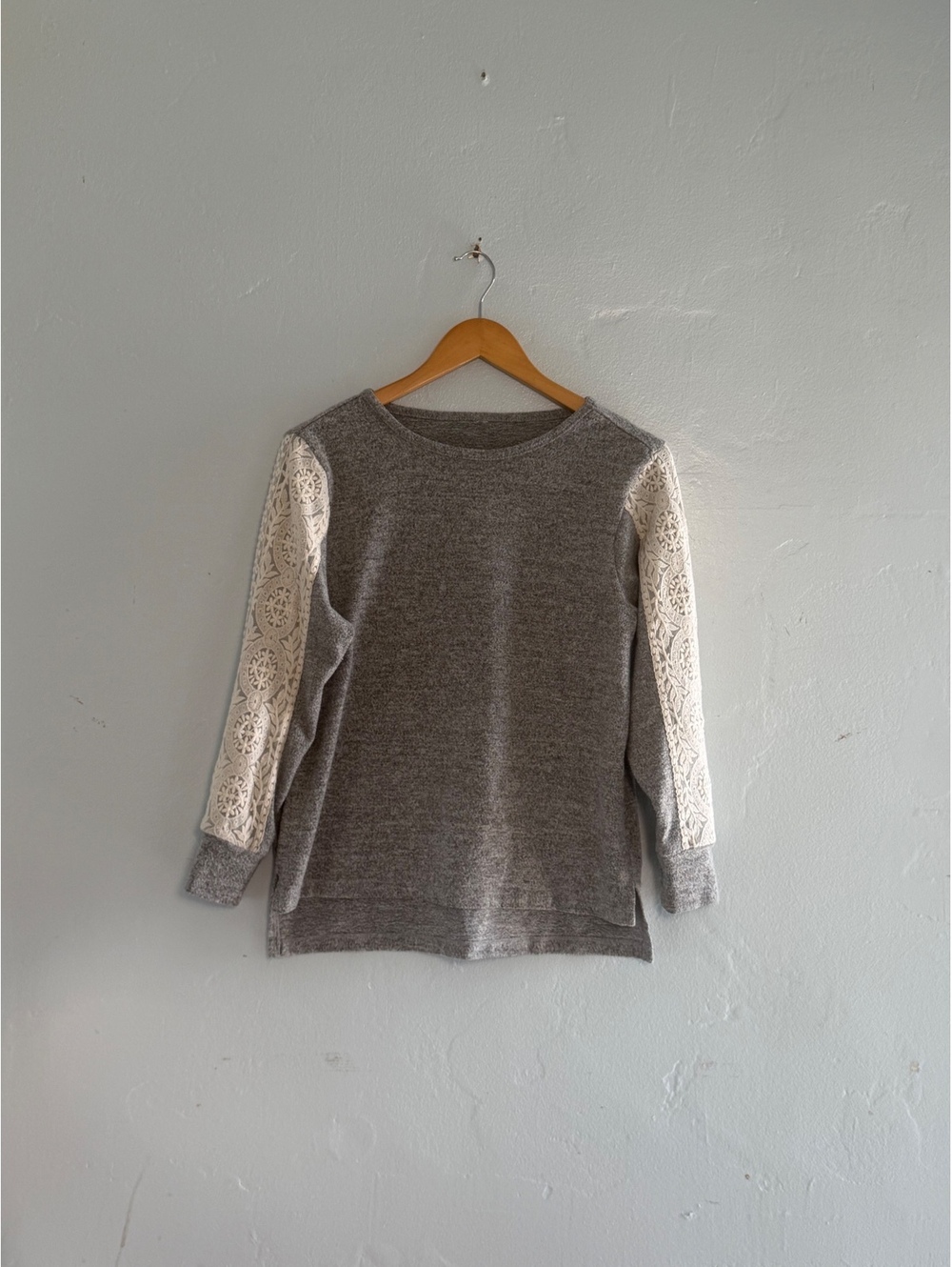 Gray Sweatshirt and Jogger Set with Lace Sleeve Detail